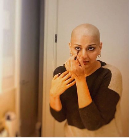 कैंसर से लड़ रहीं सोनाली ने अपनी खास दोस्त की फोटो शेयर कर कही दिल छू लेने वाली बात