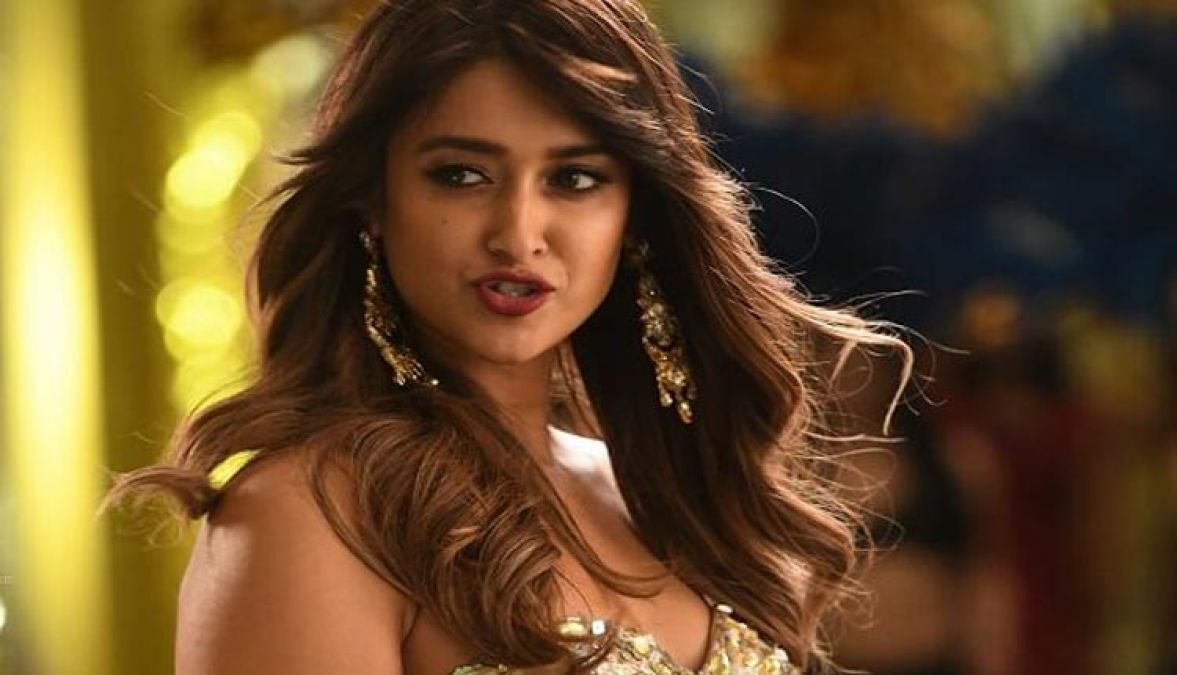 Kajal Sexy Video Com Dengulata - Ileana Dcruz's looking sexy, video goes viral | NewsTrack English 1