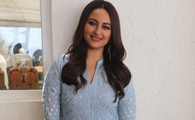 Sonakshi Sinha's looks stunning in this look, see pictures