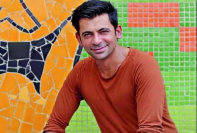 Sunil Grover shares his picture with Katy Perry