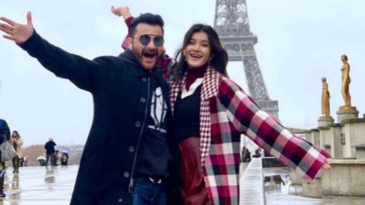 Shanaya arrives in Paris for her debut with a fashion event, photo goes viral
