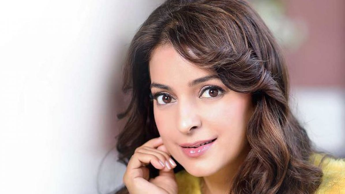 In this sexy video, Juhi Chawla crossed all limits, fans are watching again  and again! | NewsTrack English 1