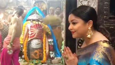 Tanushree Dutta reaches Baba Mahakal's Temple, joins Bhasm Aarti!