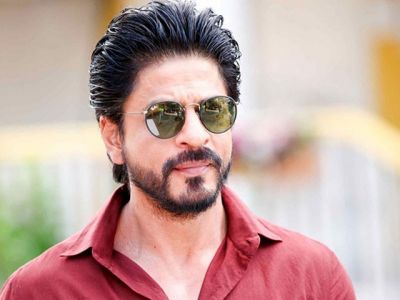 Shah Rukh Khan seen hiding from photographers, entire team seen at airport