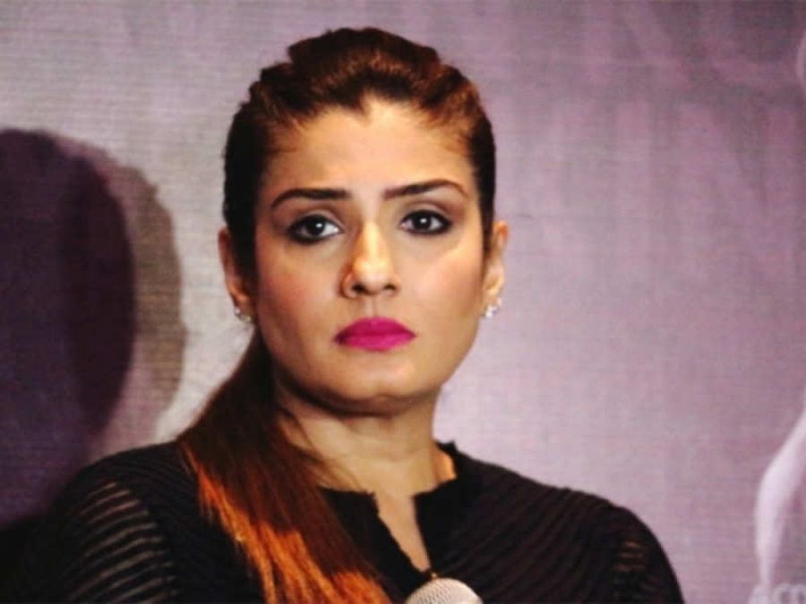 Raveena Tandon Sex Picture Video - Raveena Tandon shares a very hot photo, fans remembered the old days |  NewsTrack English 1