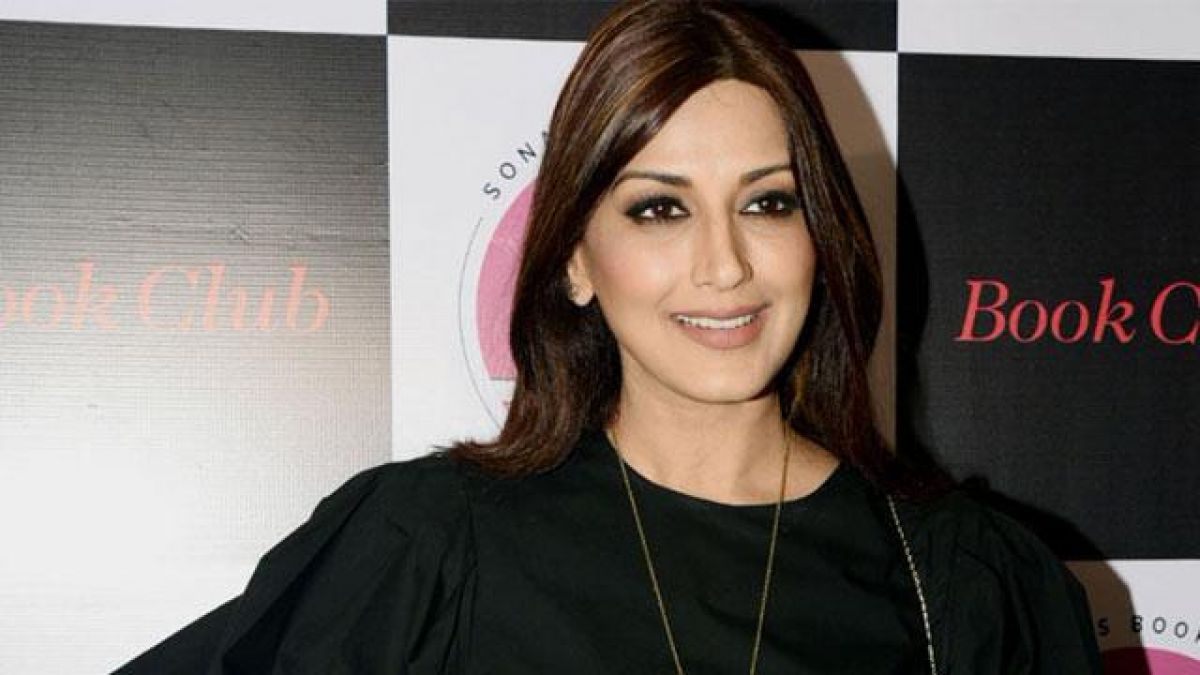 Sonali Bendre gets a haircut as she gears up for treatment: 5 ways to  handle hair loss due to chemotherapy | Health Tips and News