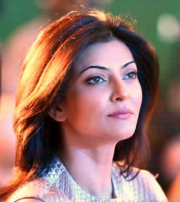 Sushmita Sen's reply to fan who asked how she survived nepotism in  Bollywood will win your heart