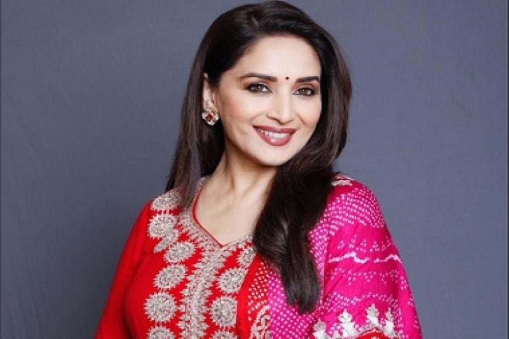 Madhuri Dixit shares an adorable photo, check it out here | NewsTrack  English 1