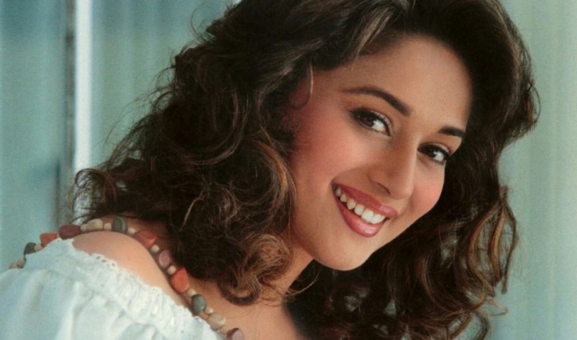 Madhuri Ki Nangi Sexy Video - Madhuri Dixit shares an adorable photo, check it out here | NewsTrack  English 1