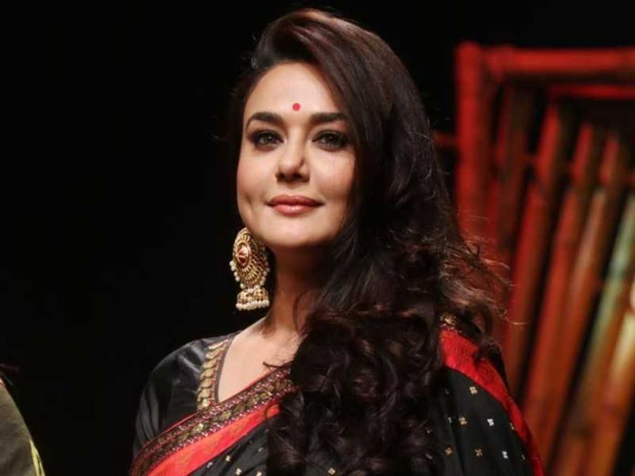 900px x 675px - Preity Zinta's sexy video surfaced, injured fans on Diwali | NewsTrack  English 1