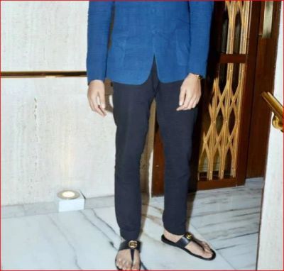 After Hearing the price of this simple-looking slippers of this actor, your senses will be lost