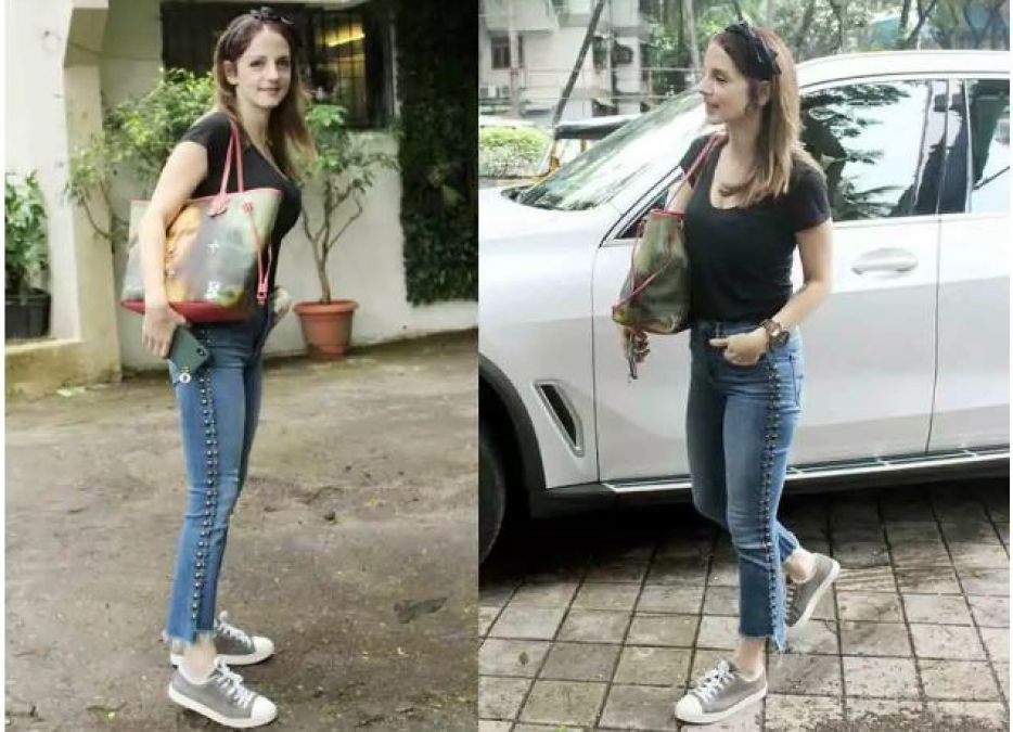 Sussanne Khan's Monalisa bag is ridiculously expensive - Times of