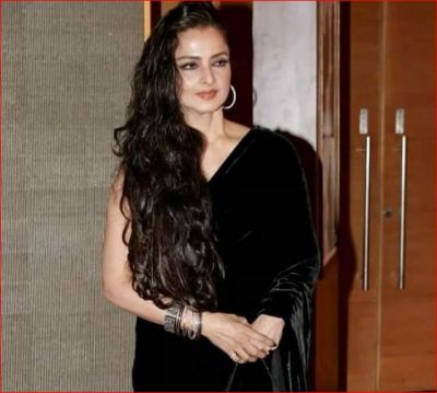 By sharing Rekha's picture, Rangoli Chandel says, 'Ultimate Bad Girl'