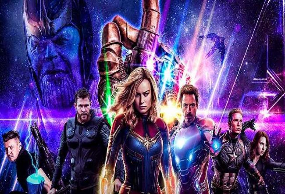 Большие марвел. The Avengers Endgame реки. Глава Мстителей. The Avengers Endgame руки. Avengers watch online in English.