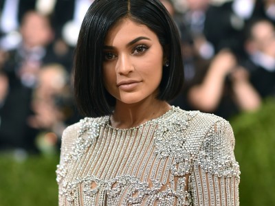 Kylie Jenner shared a killer pose picture before Valentine's