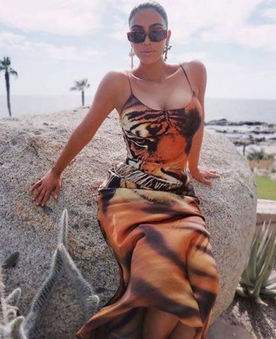 This Hollywood actress flaunts her hot looks in tiger print dress