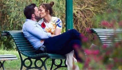पेरिस में रोमांटिक मूड में नजर आए बेन और जेनिफर, Kiss करते हुए फोटो हुई वायरल