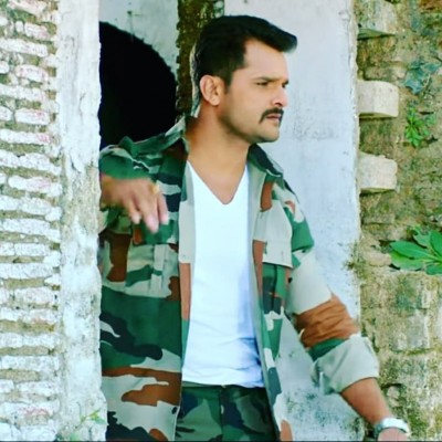 Superstar Khesari Lal Yadav romantic song with the famous actress, video gets millions of views
