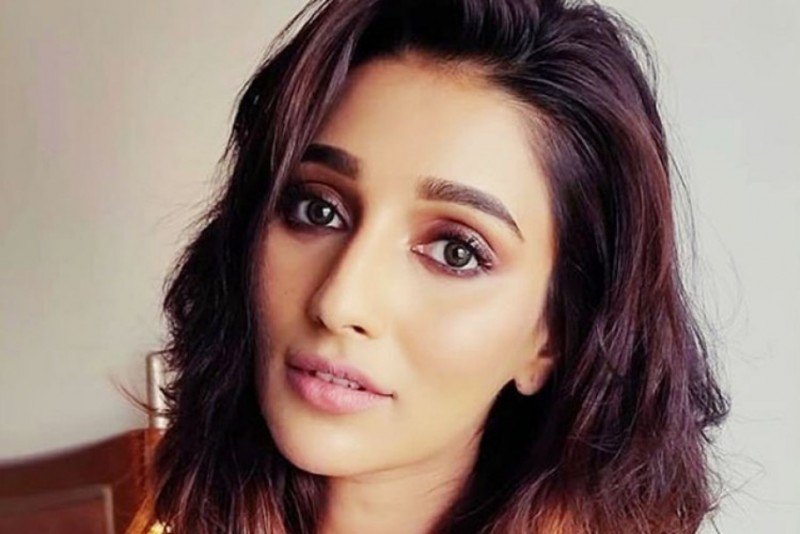 Actress Sayantika seen lost in books, watch video here