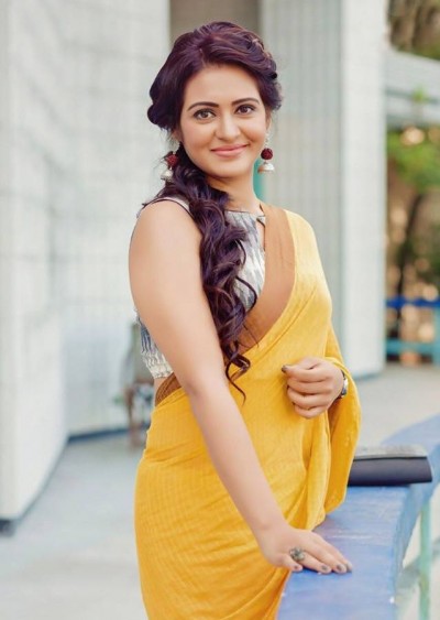 Priyanka Sarkar looks supercute in yellow top, see picture here