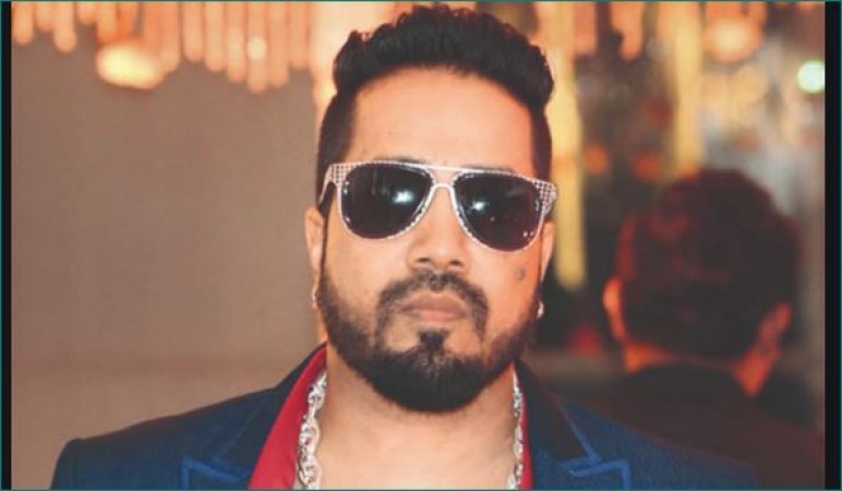 Mika Singh shares a glimpse of ‘KRK Kutta’ song