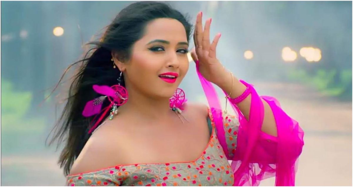 Kajal Raghwani X X X Video - Video: Bhojpuri song 'Color Kurti' and 'Telwa Mal De' set fire on internet,  fans go excited | NewsTrack English 1