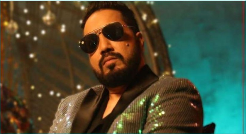 Mika Singh sent thousands of water bottles for protesting farmers, says 'Support'
