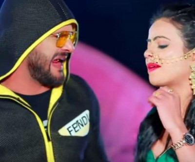 Khesari Lal performs with Antra Singh lashes out on this tremendous song