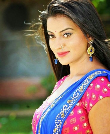 After Ravi Kishan, Akshara Singh's increased sentiments... Will charge a hefty fee for a shoot