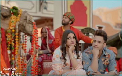 Asim Riaz and Himanshi Khurana's music Video 'Kalla Sohna Nai' out, watch cute chemistry here