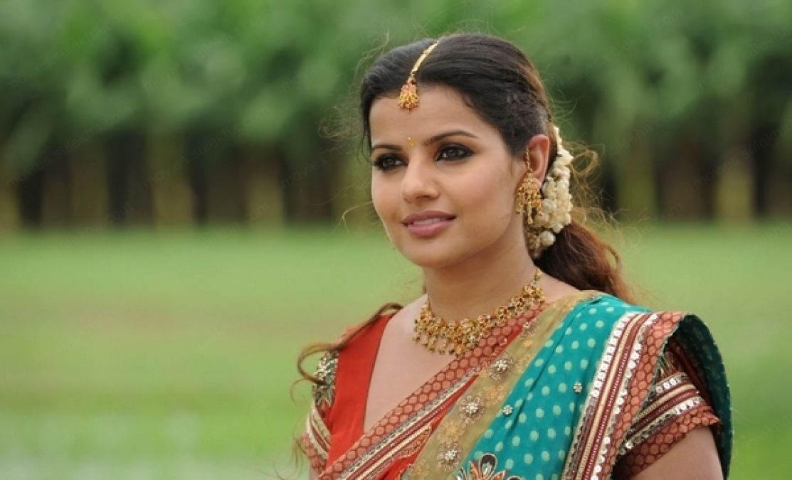 Madhu Sharma Ka Xxx Bf Video - Bhojpuri actress Madhu Sharma flaunts in saree, fans praised | NewsTrack  English 1