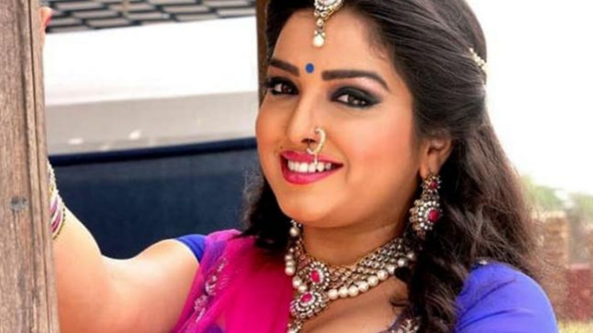 Amrapali Dubey Caused Havoc With Her Dance Watch This Amazing Video