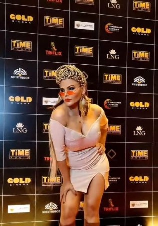 Rakhi Sawant arrived at party wearing a short dress, photographers also stunned.