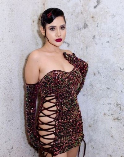 Urfi Javed made a unique dress from the safety pin, trolled