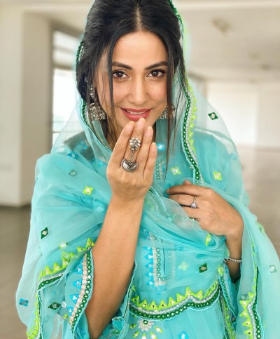 Hina Khan greets fans on Ramadan with 9 great pictures, see photos