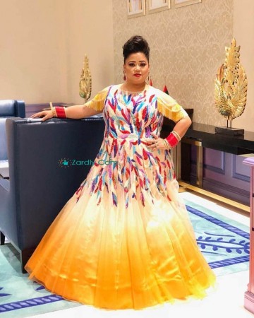 Bharti Singh seen without mask, instructs others to wear masks