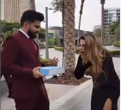 VIDEO: दुबई में बॉयफ्रेंड ने राखी को दी ऐसी चीज कि देखते ही निकली चीख