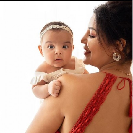 This famous actress is going to be mother again after 4 months of delivery, shared photo