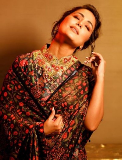 Try Hina Khan's traditional look on Raksha Bandhan