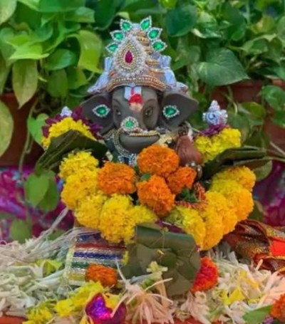Shweta Tiwari welcomed Eco-friendly Ganesha to her house