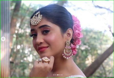 Shivangi Joshi donned a sporty look striking a pose for the camera; Watch