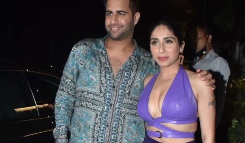 As soon as he came out of Bigg Boss, Rajiv Adatia went out to have dinner  with Neha Bhasin | NewsTrack English 1