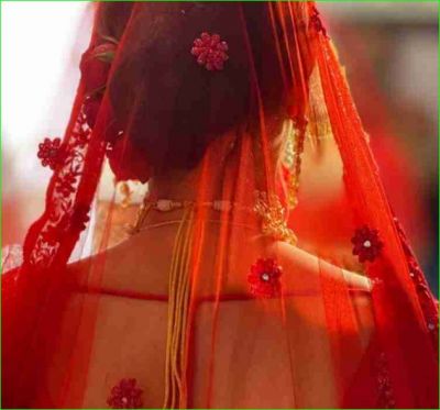 Mona Singh becomes bride wearing a lehenga like Priyanka Chopra, pictures goes viral