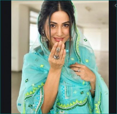 Hina Khan shares sad news with her fans
