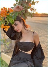 Pictures of Mouni Roy goes viral, users comment 'Beauty in Black'