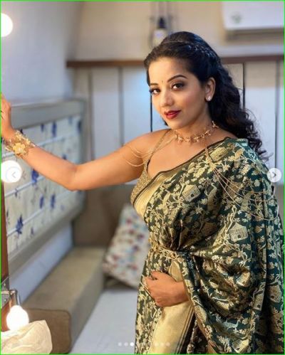 Monalisa looks very attractive in saree, see photos here