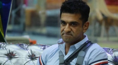 BB14: Eijaz khan lashes out in front of journalists media