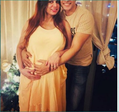 This famous TV actor soon going to be parent, share pictures of baby shower party