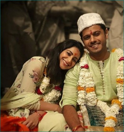 Engagement photos of Aishwarya Sharma and Neil Bhatt surfaced