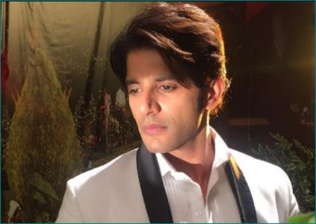 VIDEO: Karanvir Bohra chases this famous actor's car and then...